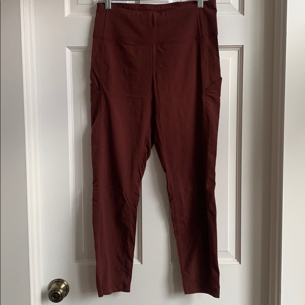 Athleta Trekkie hybrid crop tight 8